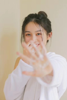 双乳丰满的女学生电影